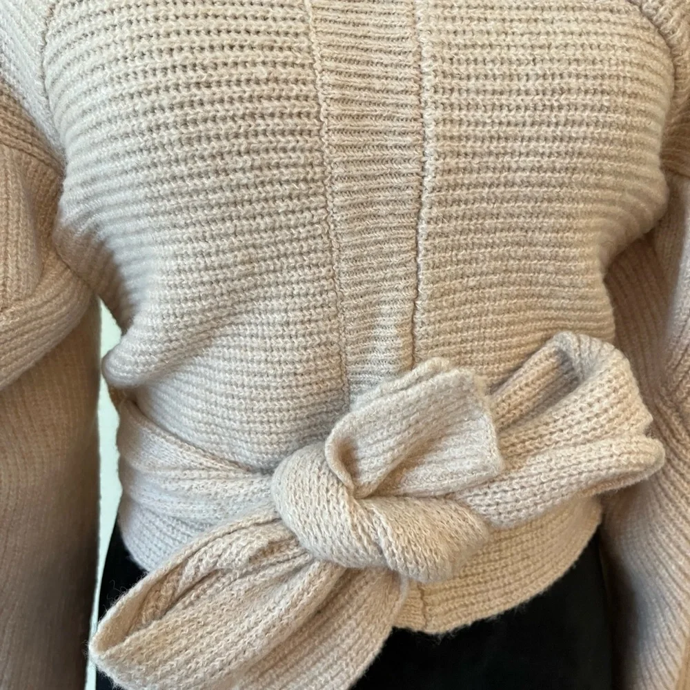 Confusing Sweater - Picture 2 of 6